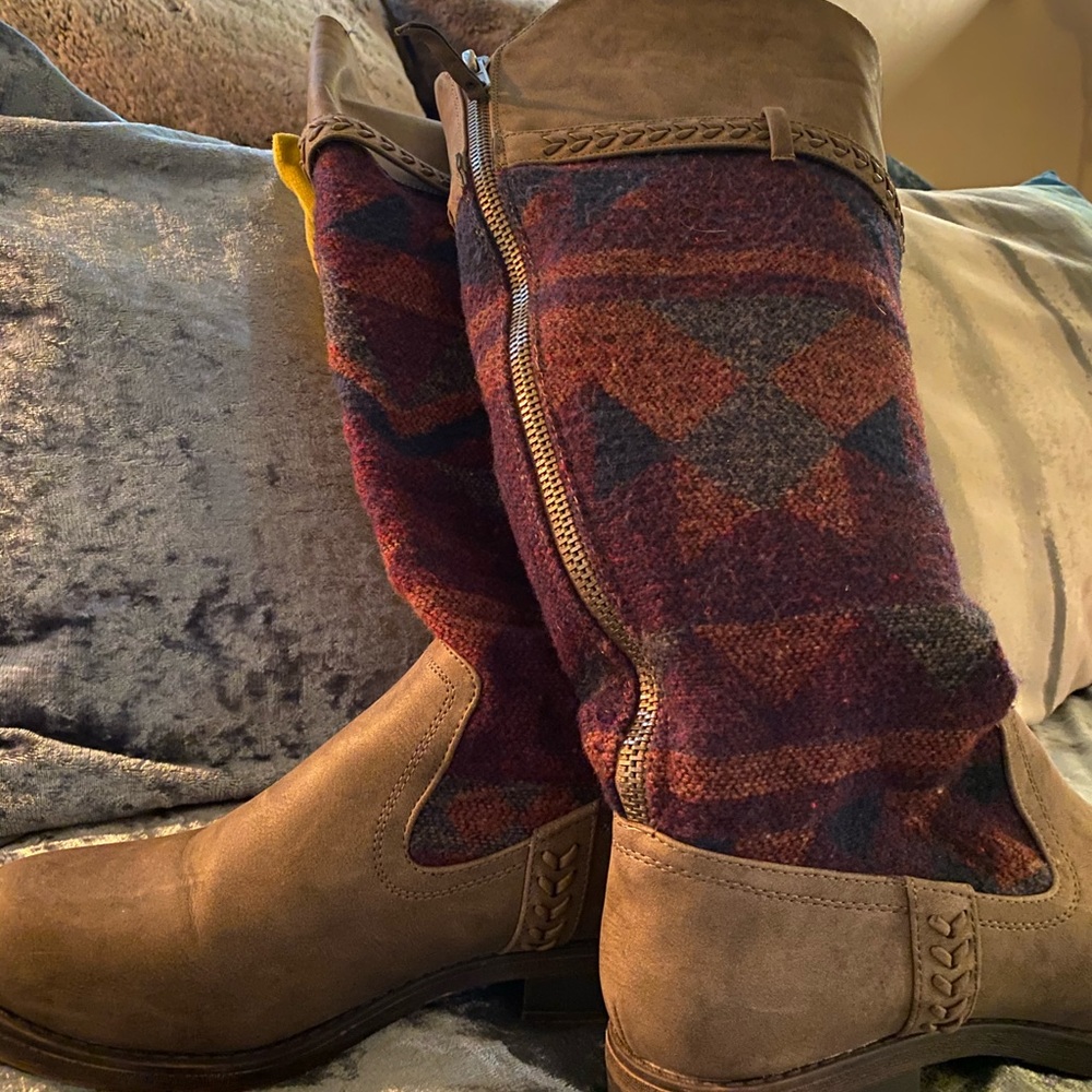 Gray Aztec Boot - Picture 2 of 3